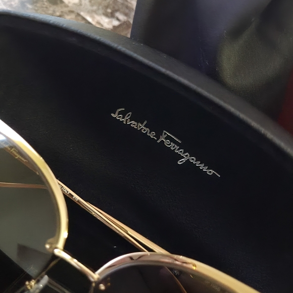 ❤ Salvatore Ferragamo Sunglasses - Picture 3 of 14